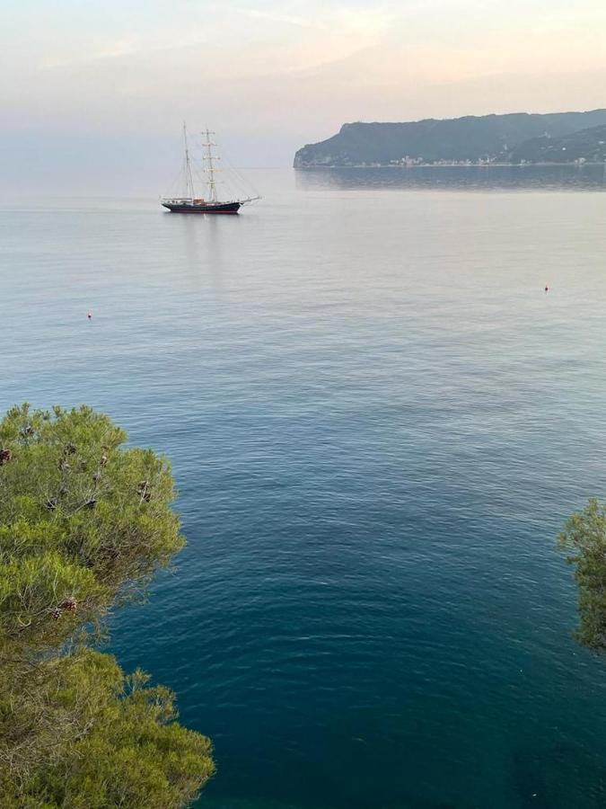 Una Finestra Sul Mare Home 2 Bergeggi Exterior photo