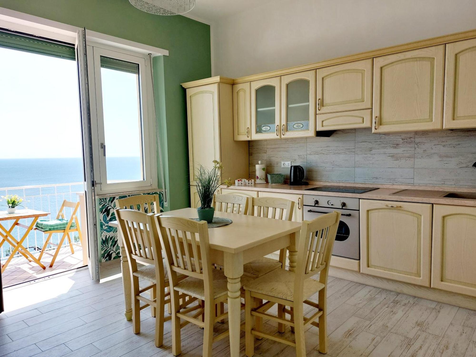 Una Finestra Sul Mare Home 2 Bergeggi Exterior photo